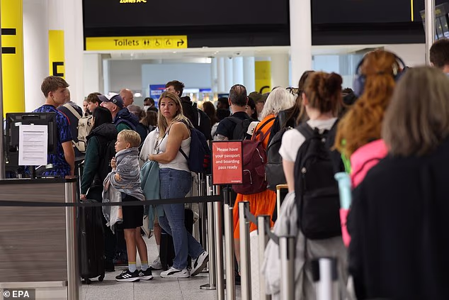 Gatwick Airport Filled Up With Passengers During The Outbound Flight Cancelation