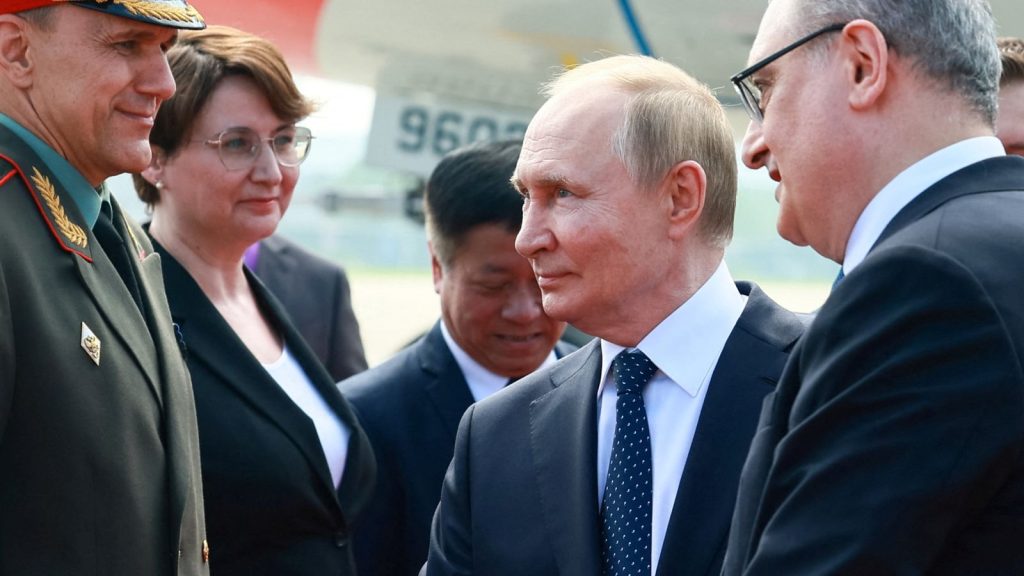 Putin Recieved Official Welcome Upon Arrival In China
