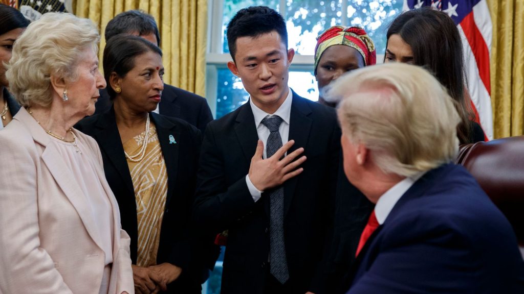 Il Yong Ju Meeting Donald Trump In The Oval Office In 2019