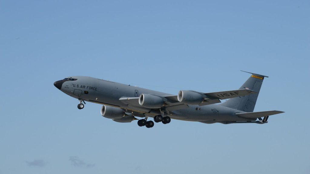 A U.s. Air Force Kc 135 Stratotanker